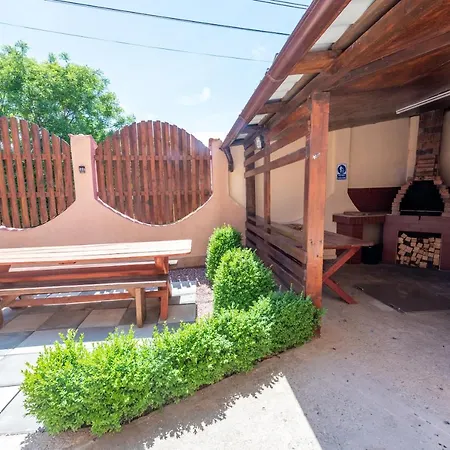 Guest house Vila Jun 3*