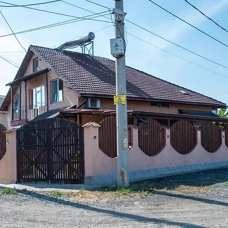 招待所 Vila Jun 3*