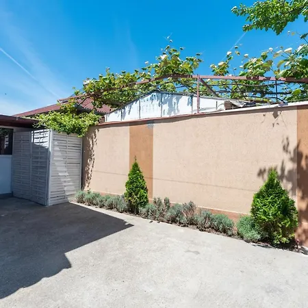 Vila Jun 招待所 3*