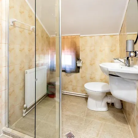 招待所 Vila Jun 3*